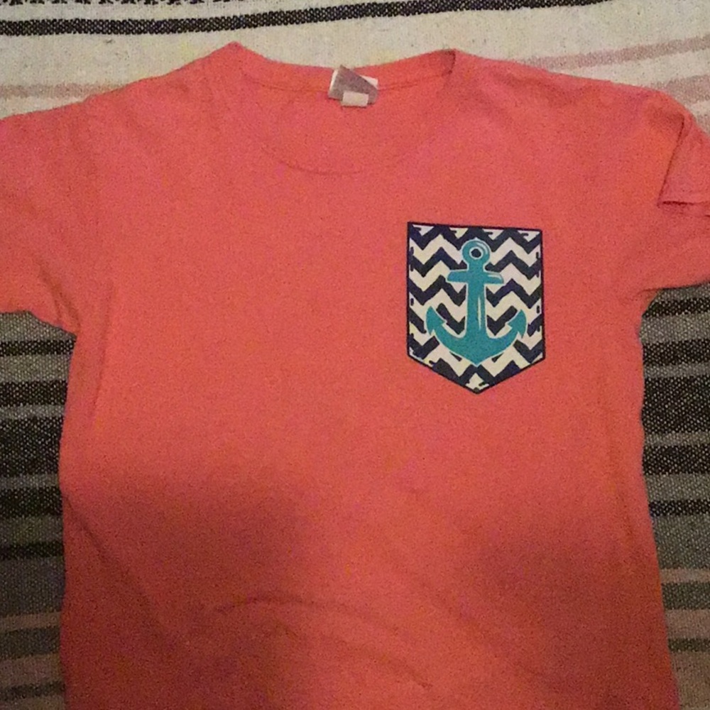 A cute shirt with details